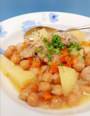 フランス母の味 鶏もも肉とひよこ豆のキャセロール レシピ 作り方 By Acchan66 楽天レシピ
