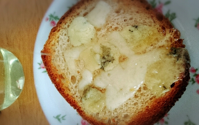 ハチミツとブルーチーズのトースト