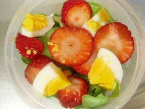 ゆで卵と苺のサラダ レシピ 作り方 By Yukkiy8 楽天レシピ