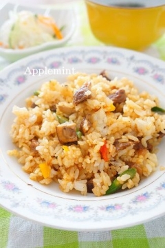 黄金のたれでつくる牛肉とアスパラのやみつき炒飯