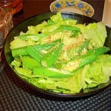 レタスとおくらのごま油風味のサラダ