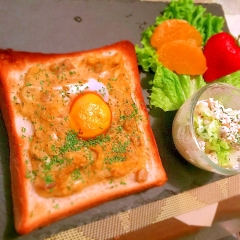 卵と鶏肉のチーズカレー蕎麦粉豆乳グラタンパン