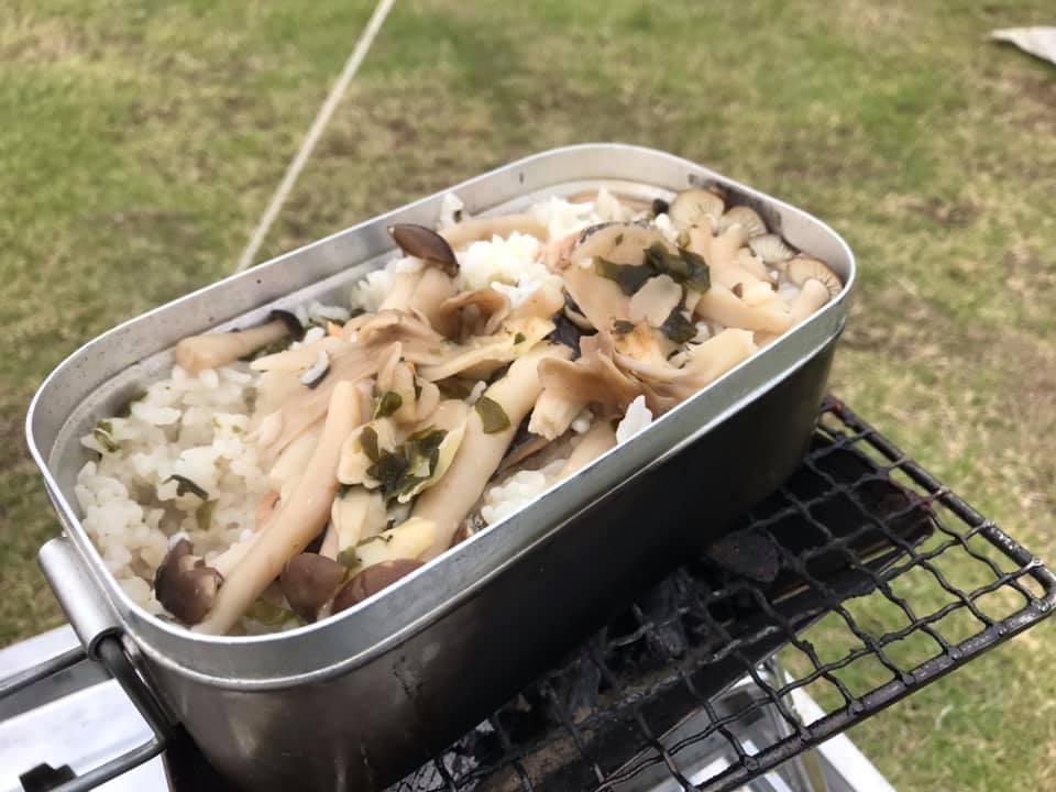 松茸の味お吸い物＋きのこ！秋の簡単炊き込みご飯