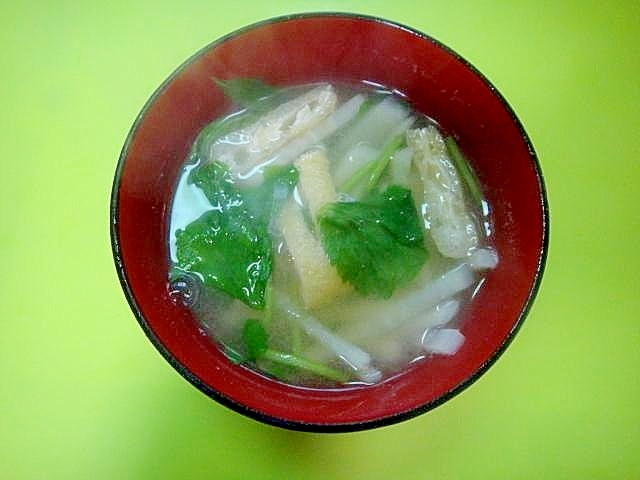 大根と油揚げ三つ葉の味噌汁
