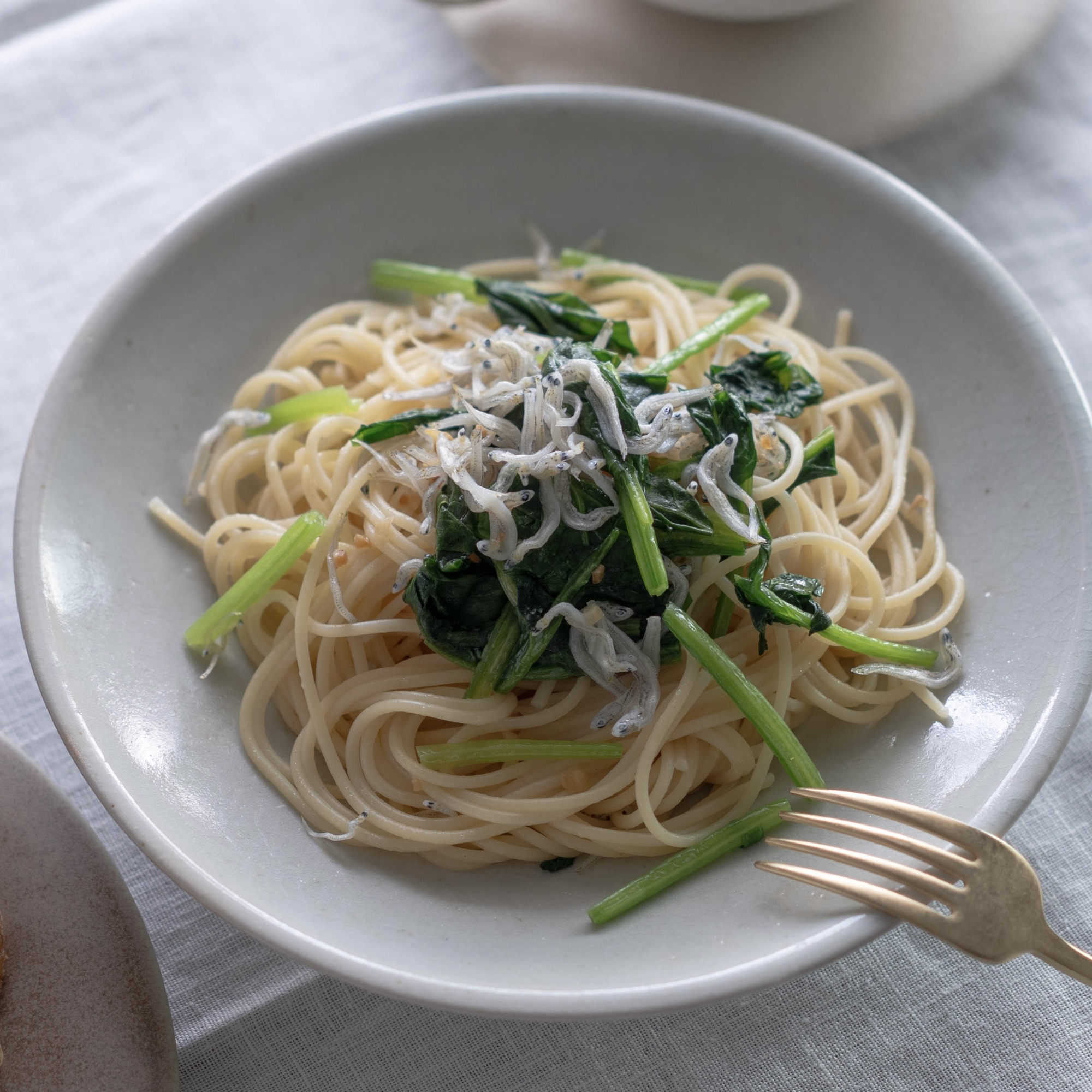 ほうれんそうとじゃこのスパゲッティ・ペペロンチーノ