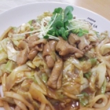 モツのカレー焼きうどん