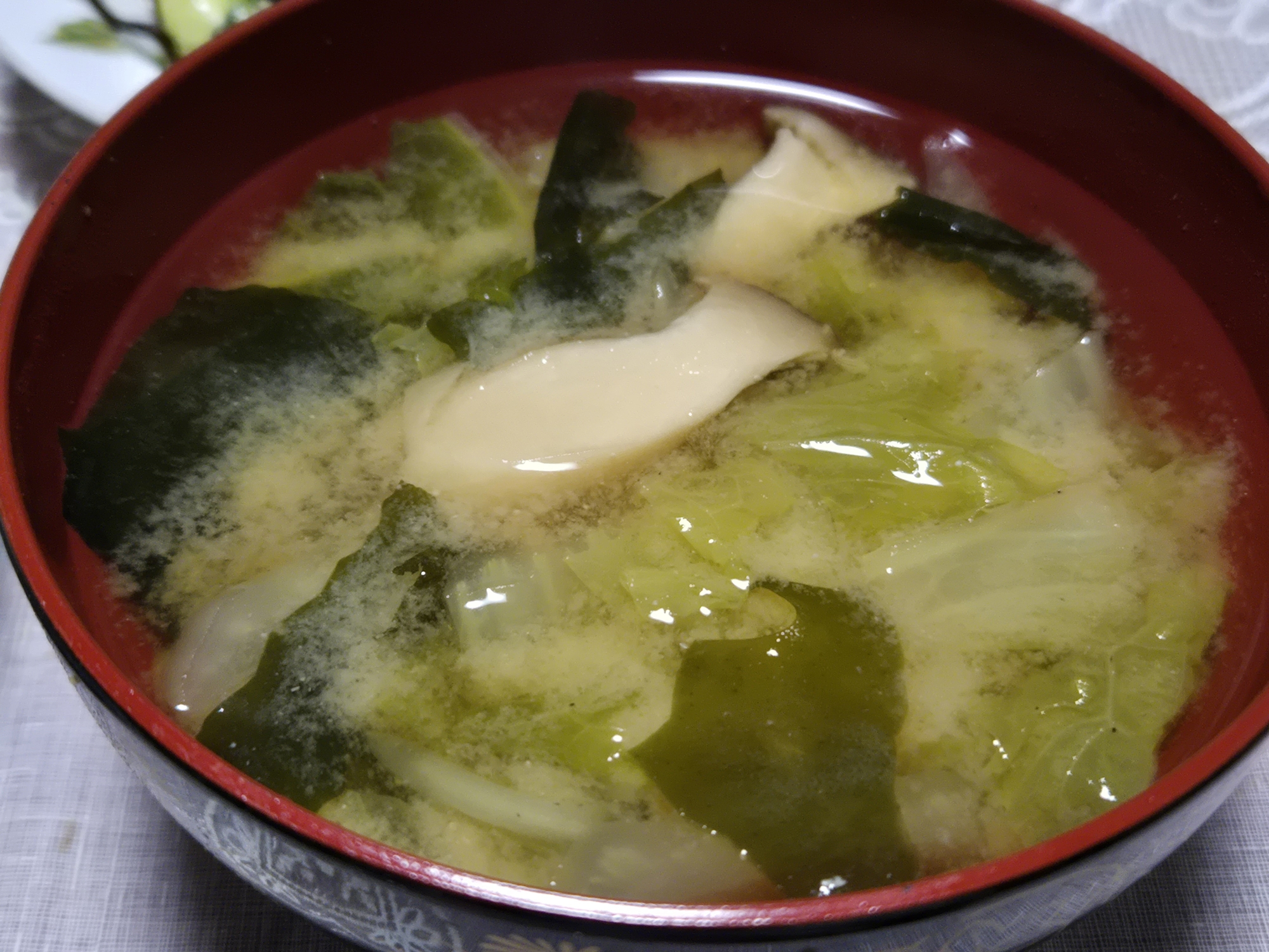 エリンギ わかめ キャベツのお味噌汁