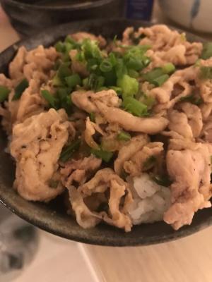 ねぎ塩豚カルビ丼 レシピ 作り方 By 料理人のたまご 豆しば 楽天レシピ