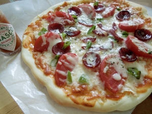 とろけてジューシー 焼きトマトとサラミのピザ レシピ 作り方 By ミルク白うさぎ 楽天レシピ
