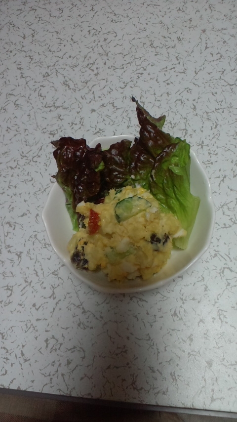 プルーン入りポテトサラダ
