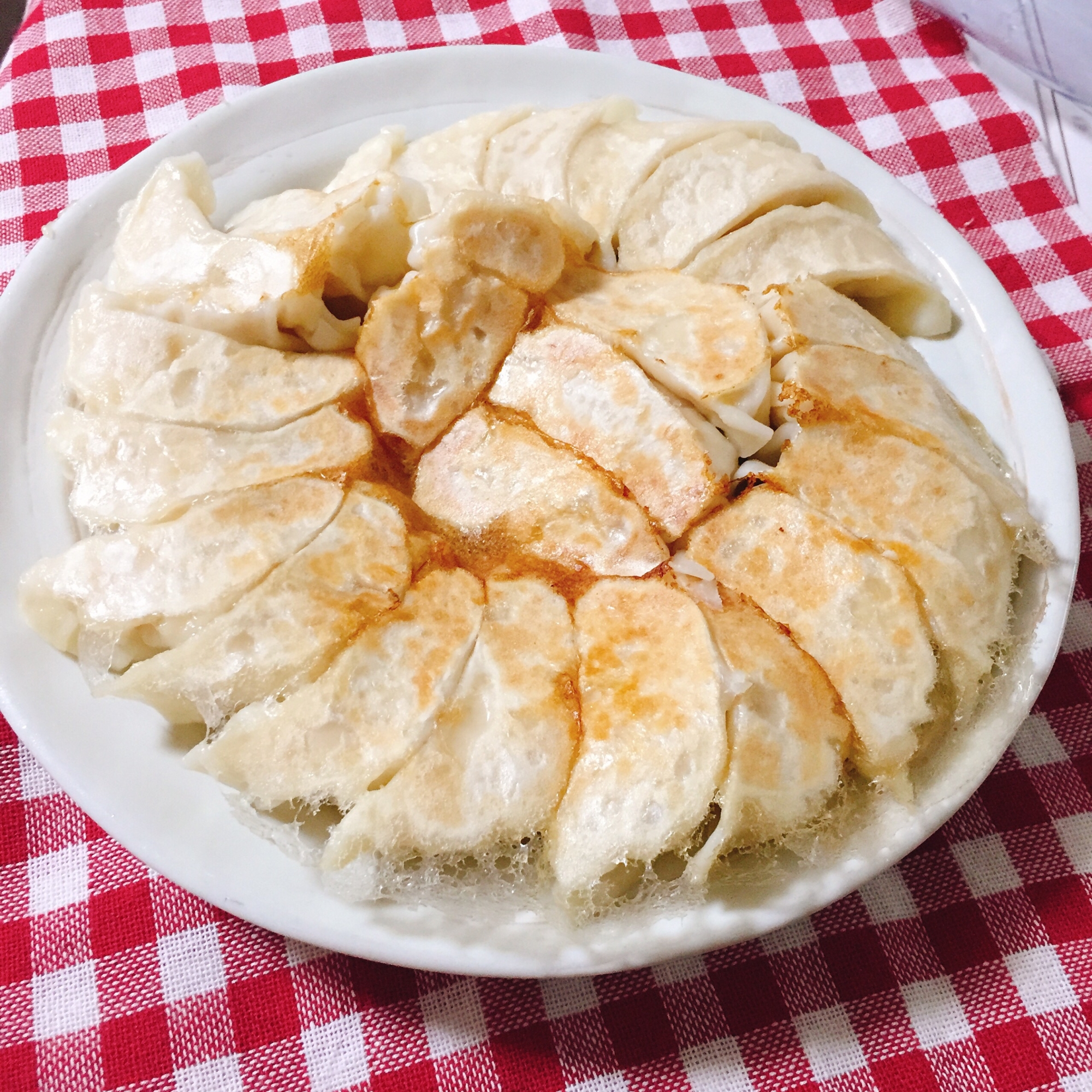 低カロリーです キャベツと鶏肉の餃子 レシピ 作り方 ご飯がすすむおかず多数 キャベツと鶏肉 レシピまとめ 子供が好きなケチャップ味 ピリ辛大人味 レシピ集 Naver まとめ