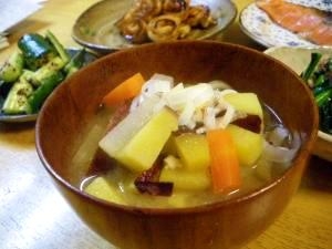 ほくほく甘 い サツマイモの具だくさんのお味噌汁 レシピ 作り方 By Aka Ru 楽天レシピ