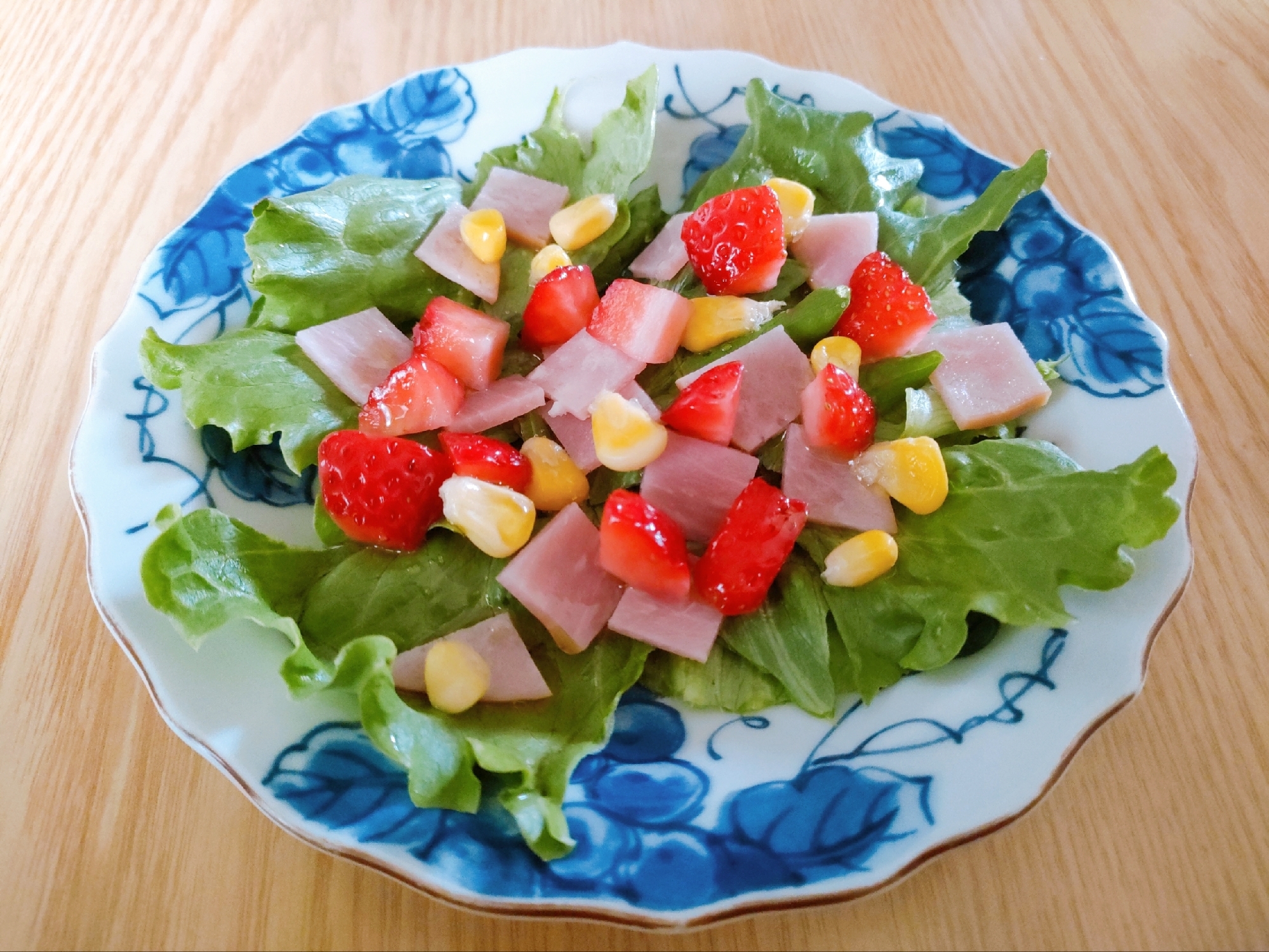 フルーティー☆レタスといちごとハムのサラダ