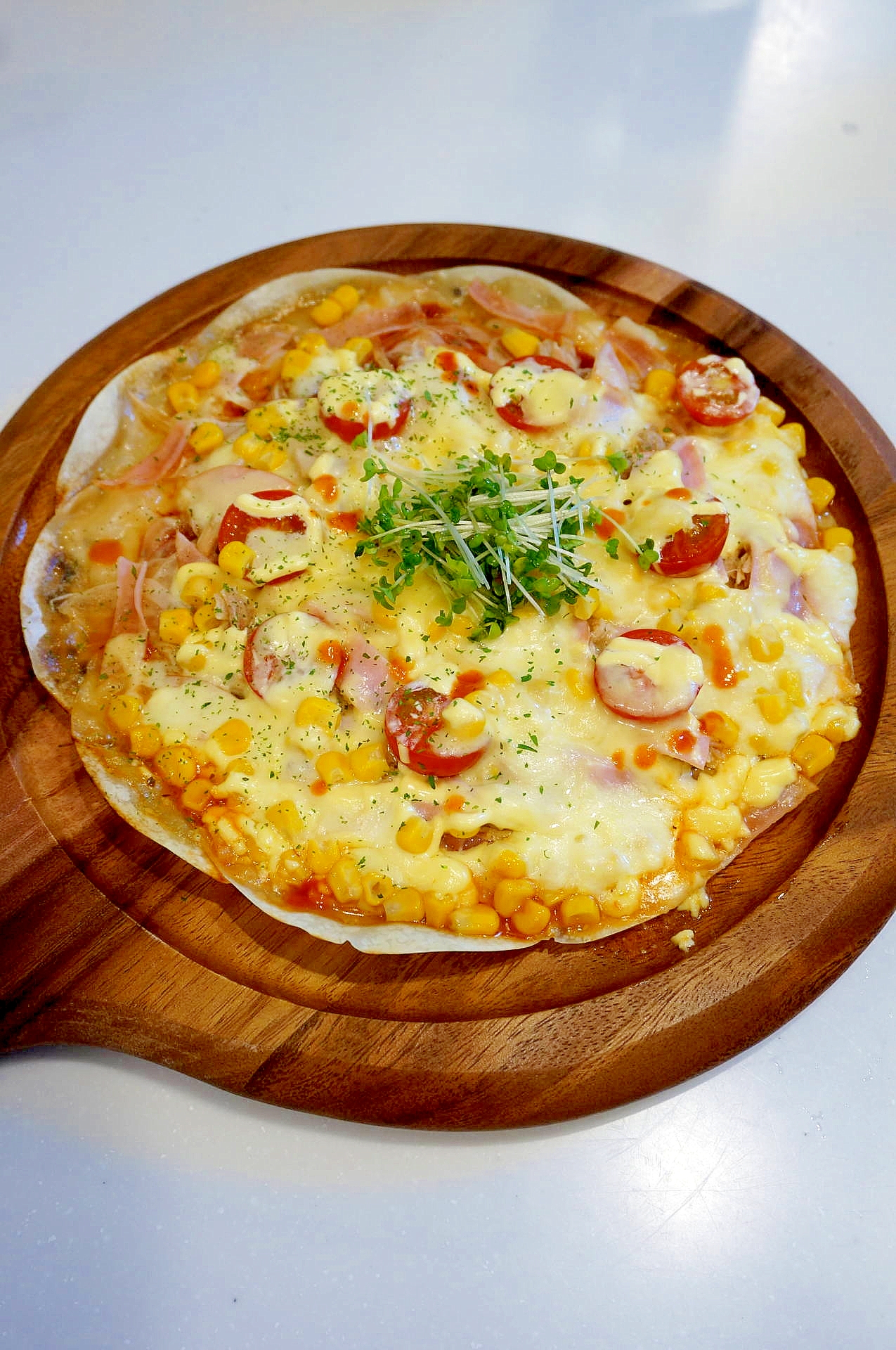 フライパンで簡単に出来る！餃子の皮のピザ