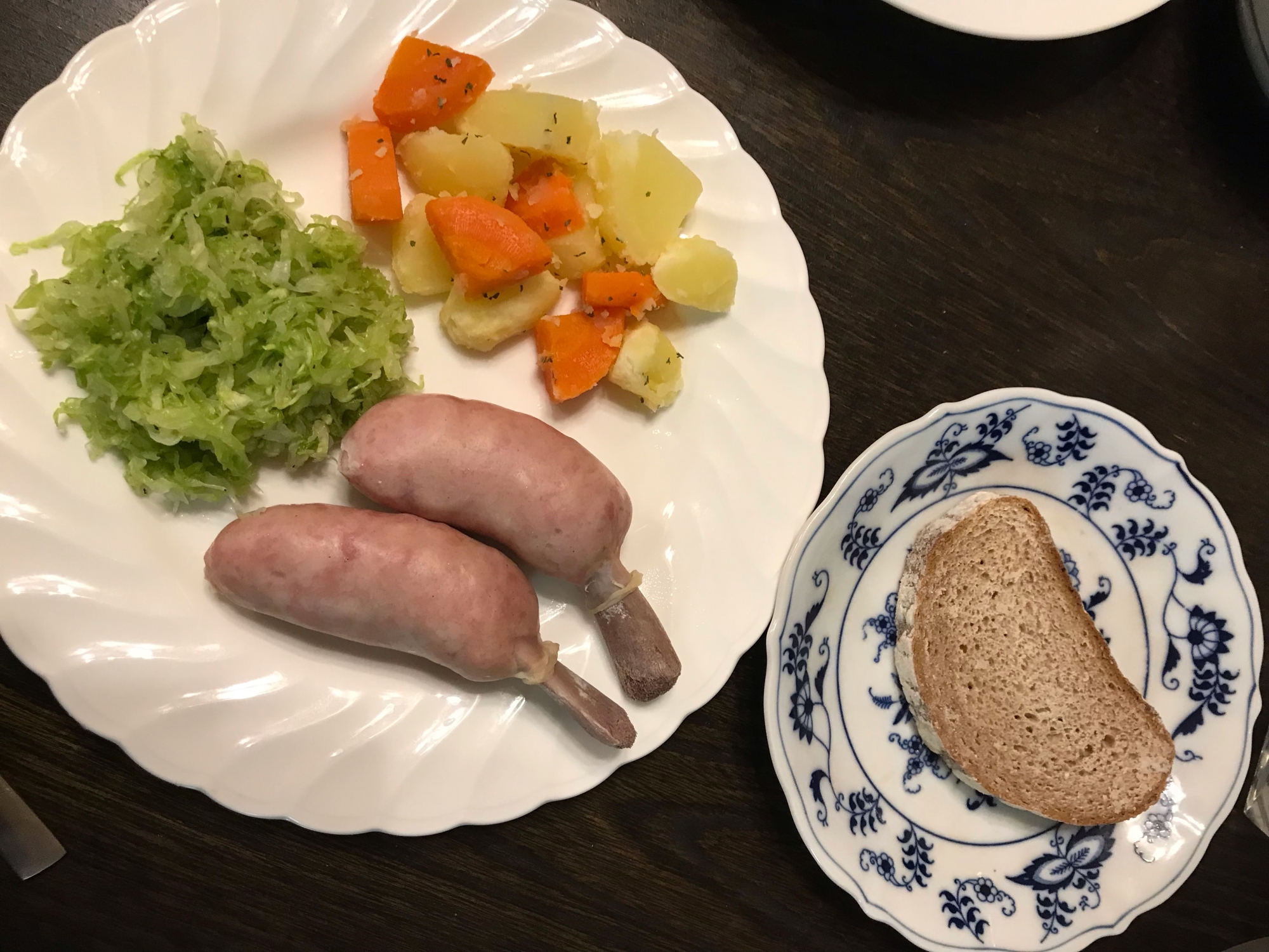 ゆでソーセージ　ドイツ料理でクリスマスディナー