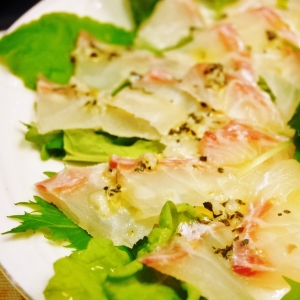 真鯛のカルパッチョ ガーリック バジルのソースで レシピ 作り方 By Yunachi 楽天レシピ