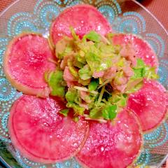 紅芯大根とアボカドのお花サラダ