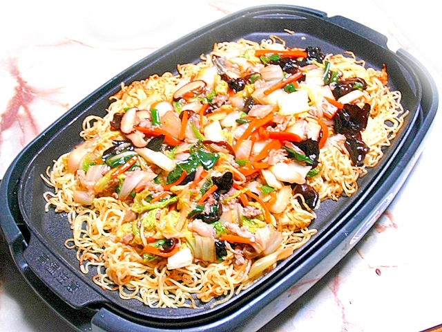 ホットプレートでパーティ！五目あんかけ焼きそば♪