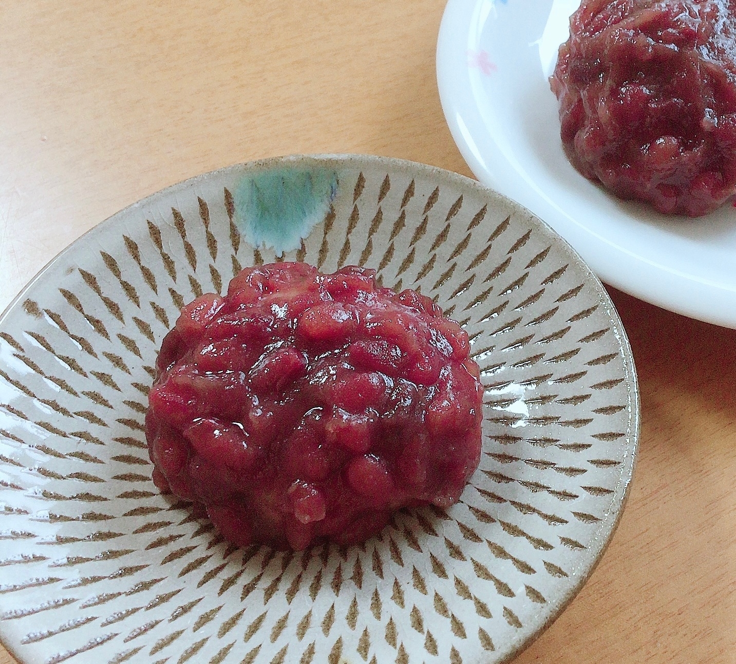 和食器に盛り付けたおはぎ