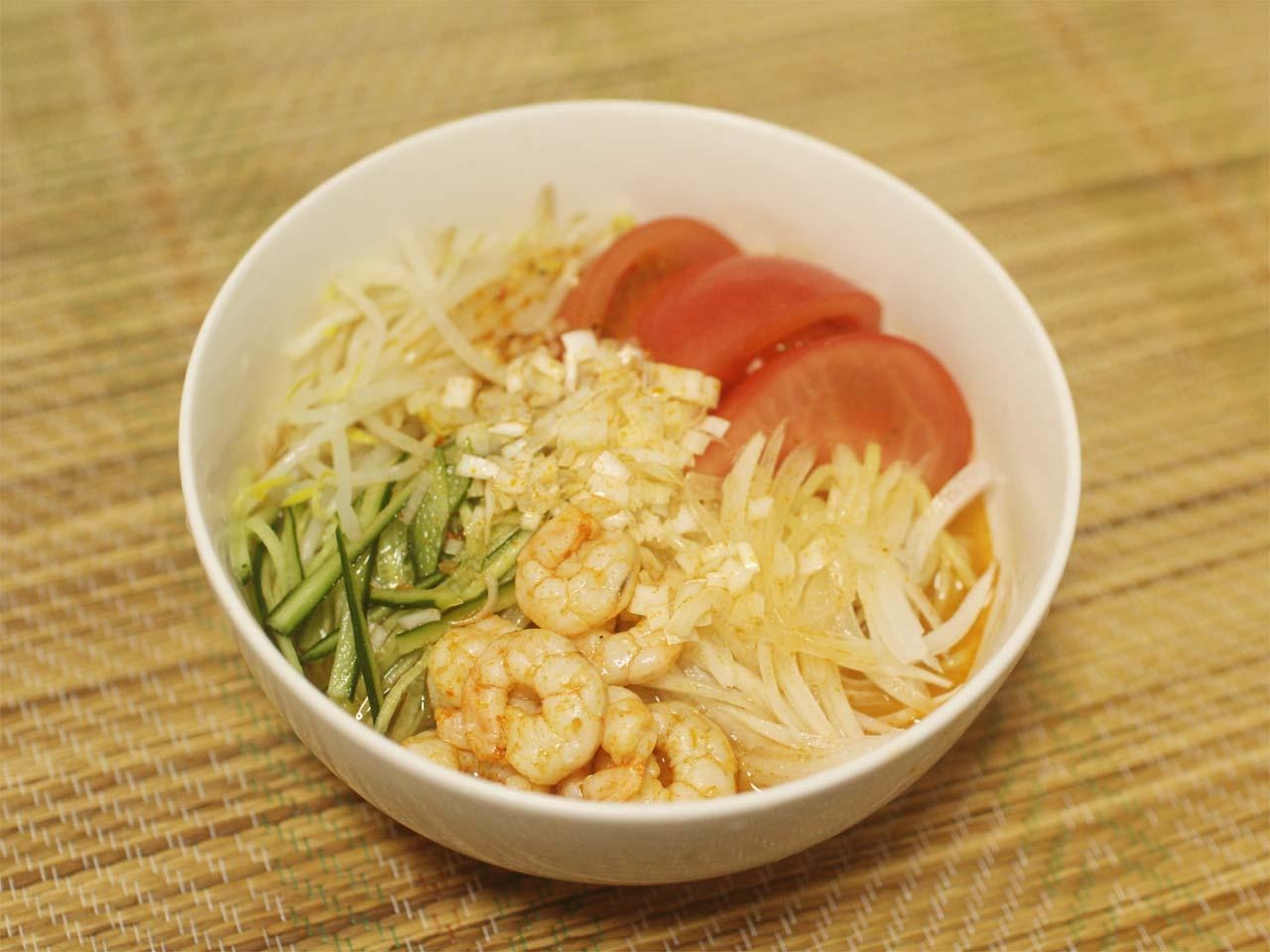 鍋用スープで超簡単！　「冷やしトムヤムクンそば」