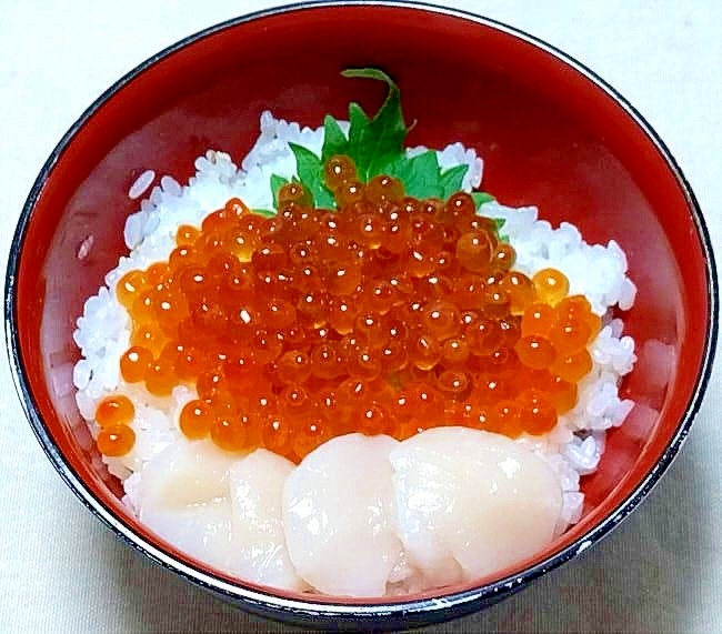 いくらとホタテの海鮮丼