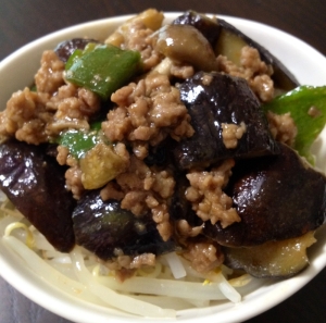ご飯がすすむ 茄子とひき肉のピリ辛丼 レシピ 作り方 By ニャン子７７ 楽天レシピ