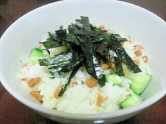 納豆と塩麹きゅうりの混ぜ混ぜご飯