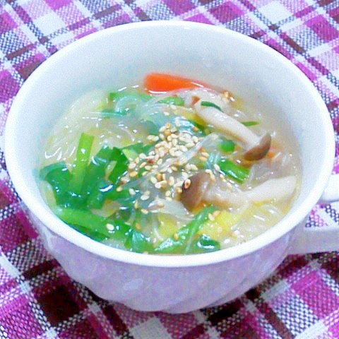 9. 具沢山だから満足度高め「白菜と春雨の中華スープ」