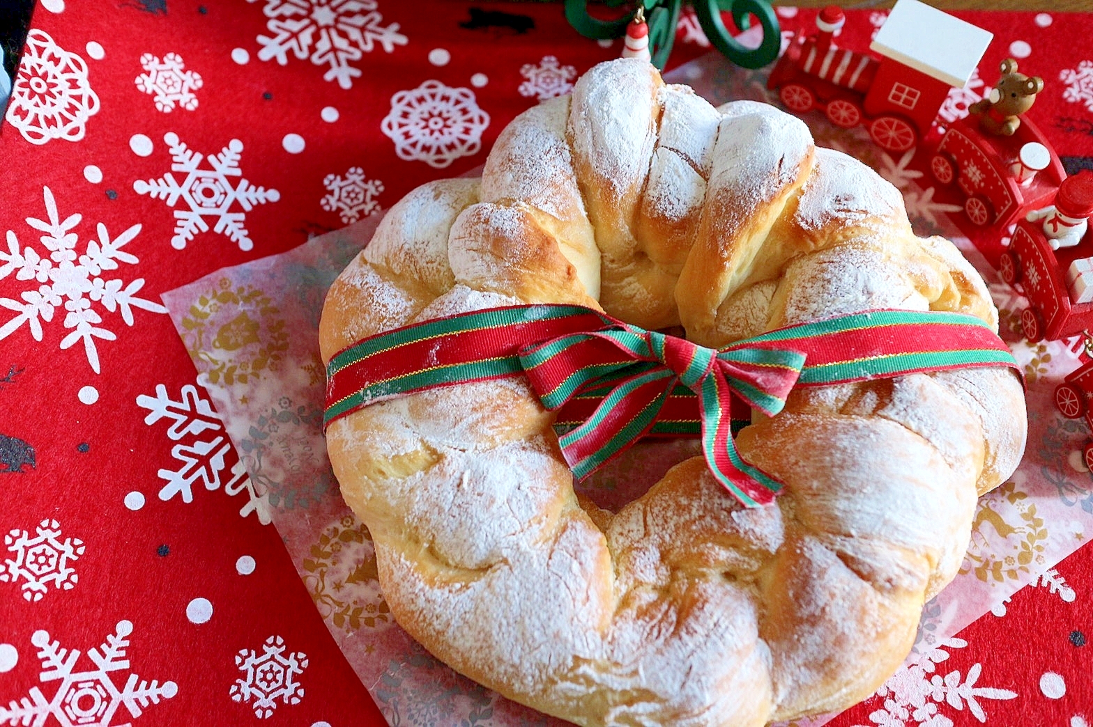 リボンをくるくる巻いて リースパン でクリスマスの食卓をかわいく飾ろう 2ページ目 Macaroni