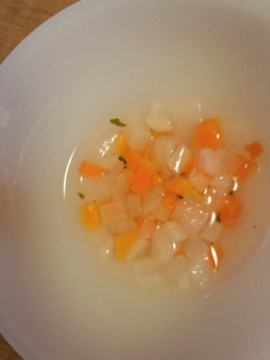 離乳食 後期 大根と人参と玉ねぎの野菜スープ レシピ 作り方 By Koko0730 楽天レシピ