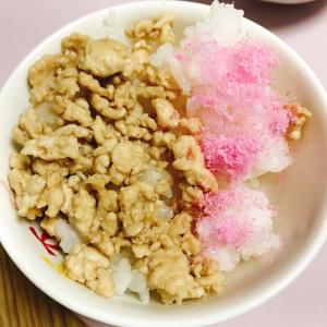 茶色とピンク 鶏そぼろと桜でんぶご飯 レシピ 作り方 By りっさんさん 楽天レシピ