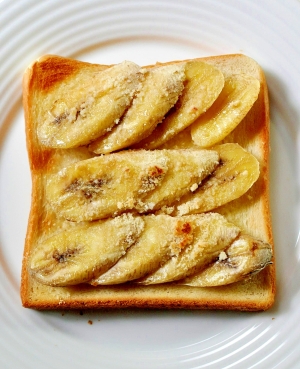 アーモンドプードルシュガーのバナナトースト レシピ 作り方 By ねこすけ 楽天レシピ
