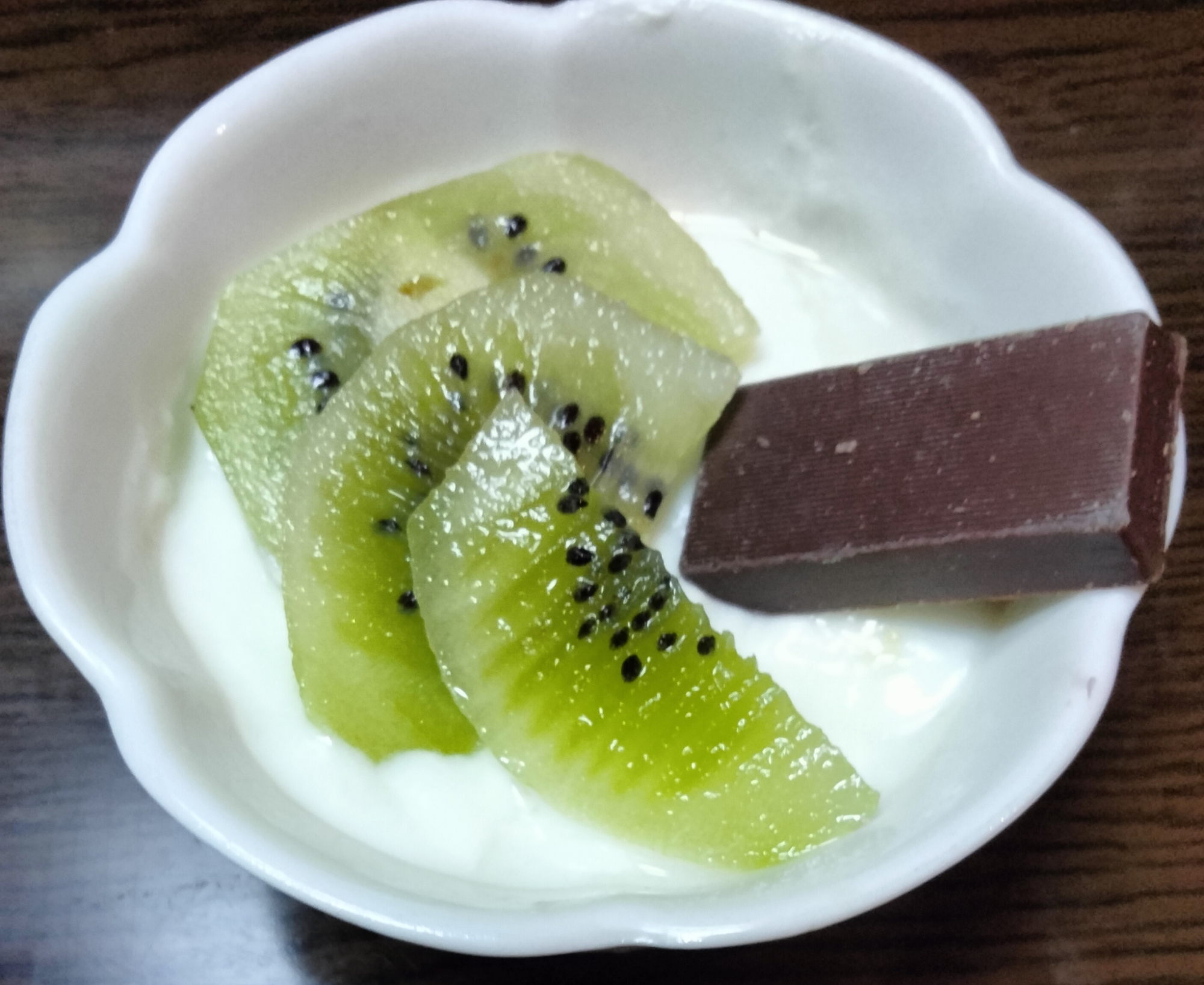 キウイ、生ハム、モッツァレラチーズの冷製パスタ