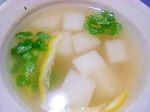 2．大根と柚子皮のスープ