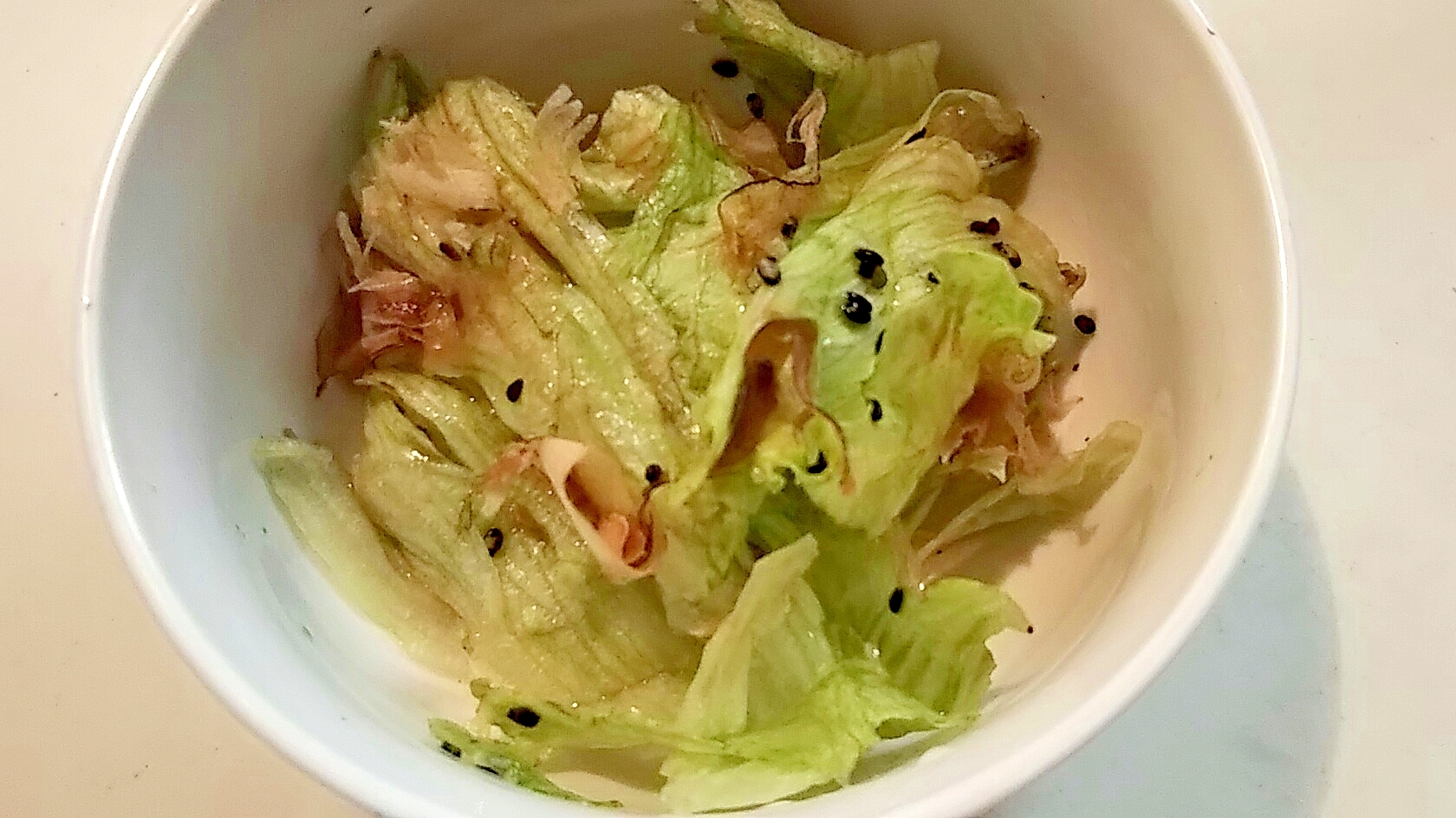 レタスのごま鰹節麵つゆサラダ