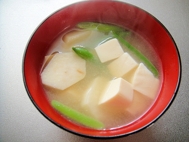 8. 里芋と豆腐の味噌汁