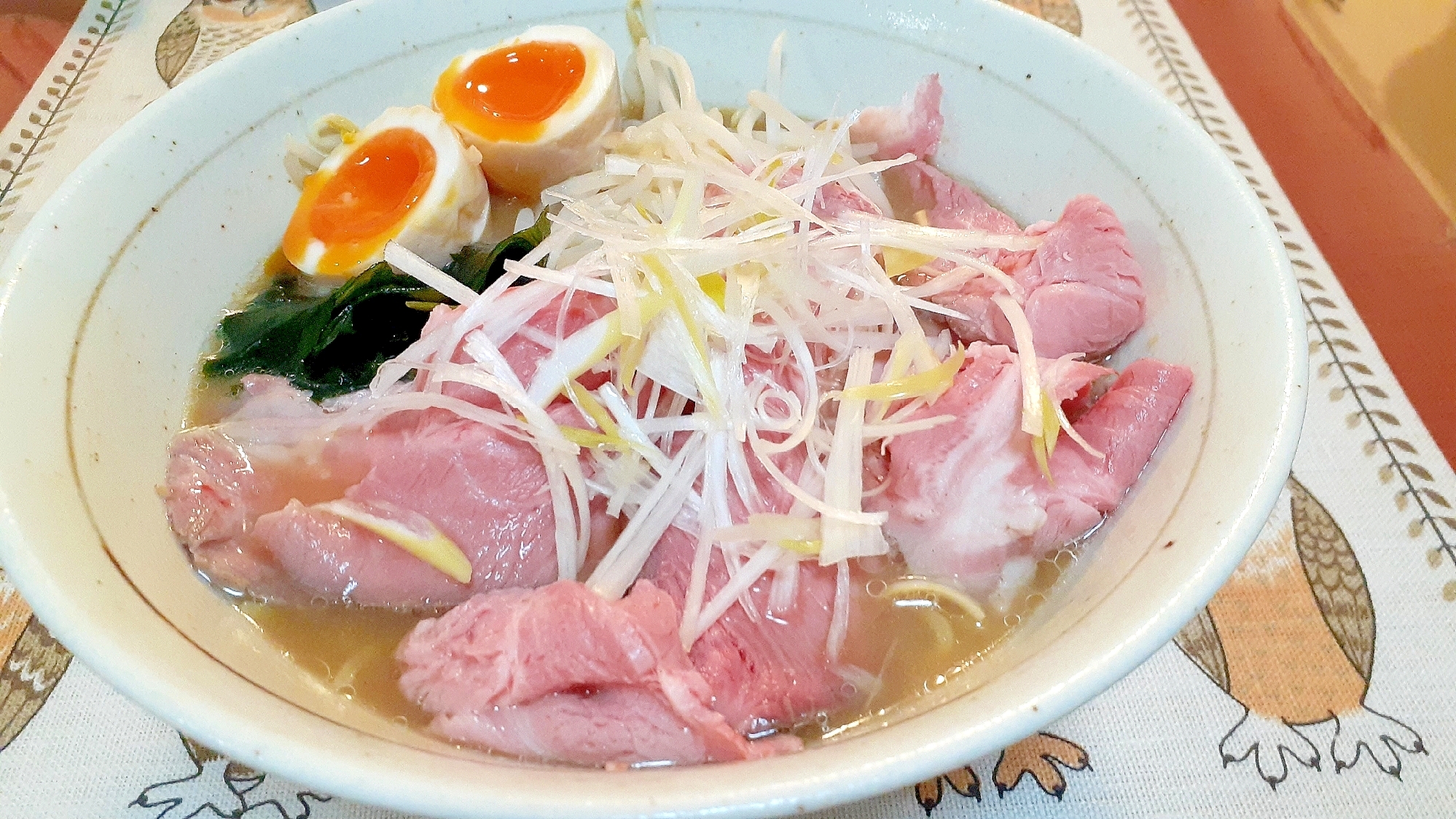 (低温調理)塩豚ラーメン❗レア感の変化を味わう一杯