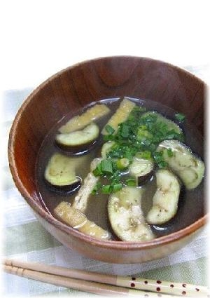 ひと手間で簡単 夏野菜の なすのお味噌汁 レシピ 作り方 By はなまる子 楽天レシピ