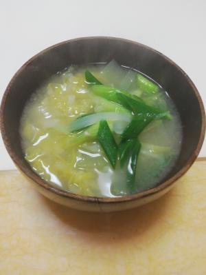 葉玉ねぎとキャベツの麦味噌汁 レシピ 作り方 By イク9110 楽天レシピ