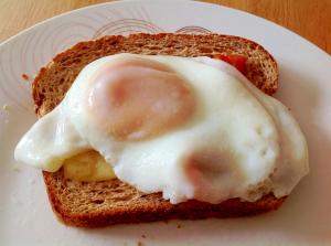 キムチと目玉焼きのせチーズトースト レシピ 作り方 By Findus 楽天レシピ