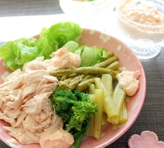 糖質オフ☆同時調理♪ゆで鶏と温野菜の明太ディップ