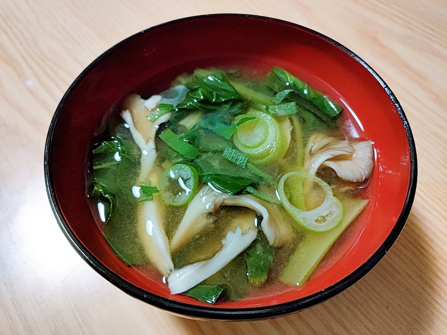 小松菜と舞茸とねぎの味噌汁