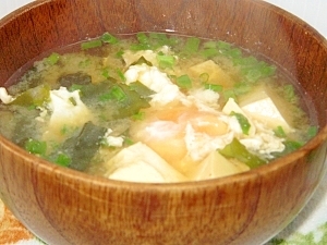 豆腐とわかめの味噌汁 落とし卵入 レシピ 作り方 By コスモス２０１２ 楽天レシピ