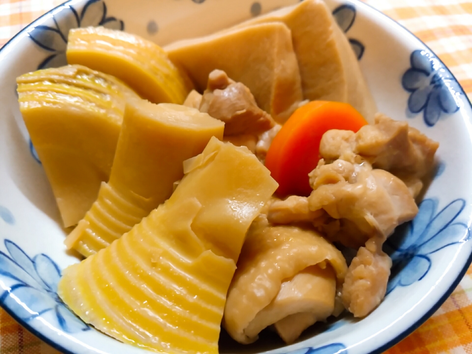 タケノコと高野豆腐と鶏肉の煮物