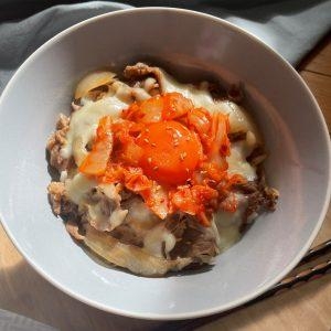 低糖質牛丼の具でキムチチーズ牛丼