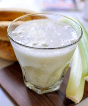 セロリとバナナのグリーンスムージー レシピ 作り方 By ねこすけ 楽天レシピ