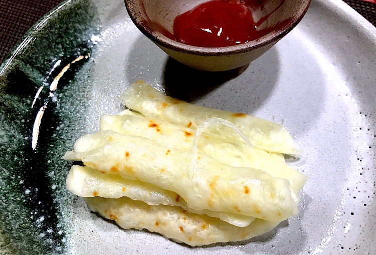 和食器に盛られた焼きチーズスティック