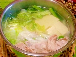 今日は簡単鍋！！長ネギと豆腐で湯豆腐