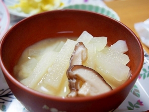 大根と椎茸のお味噌汁 レシピ 作り方 By よっちごはん 楽天レシピ