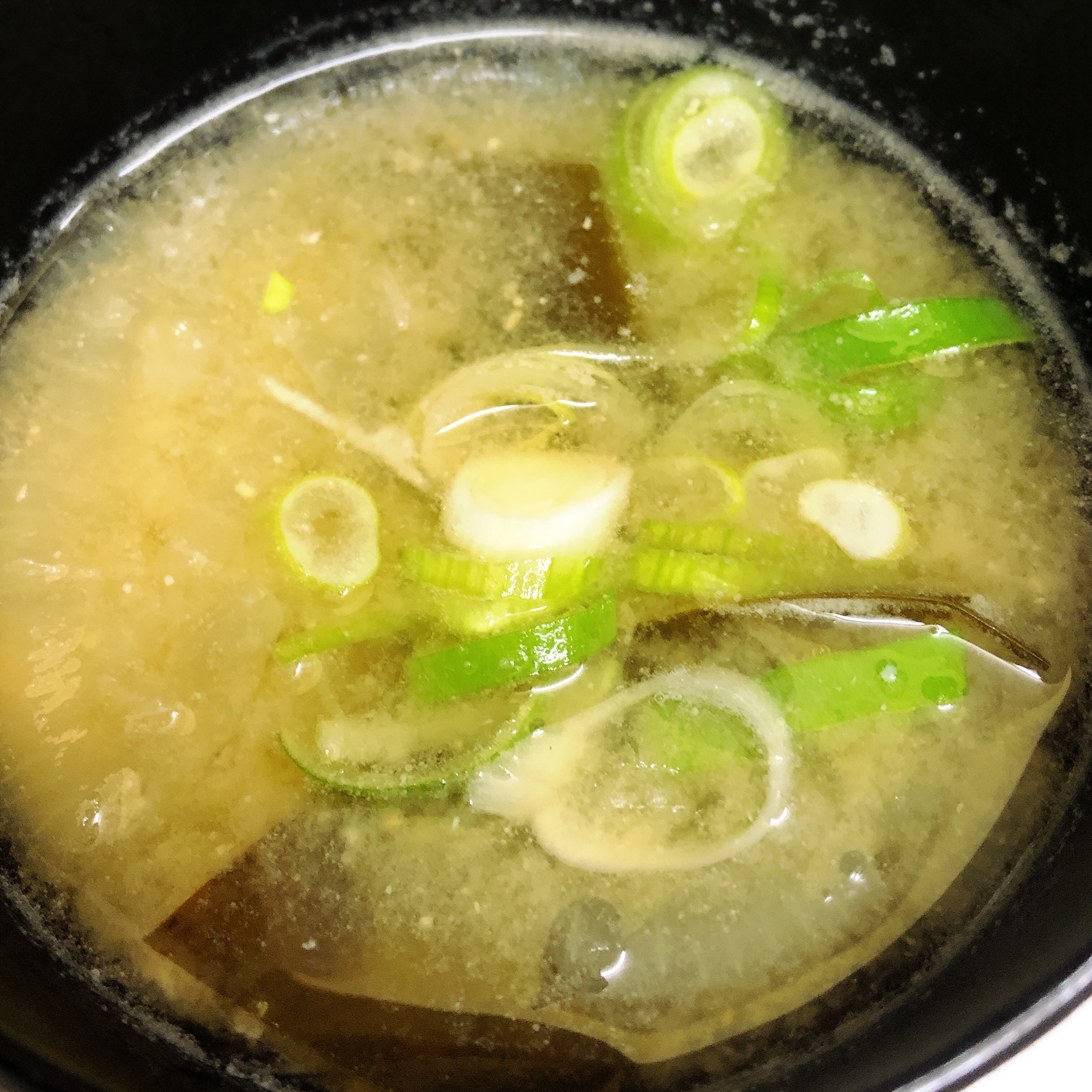 出汁をとった昆布も一緒にお味噌汁